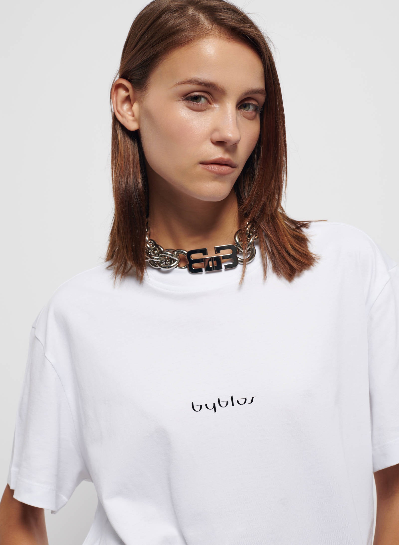 Byblos T-shirt Logo in bianco - vista laterale