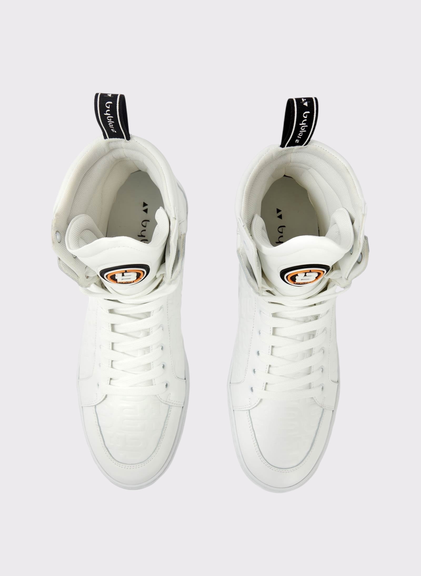 White sneakers with black accents on a light gray background
